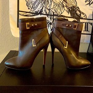 Size 7 Guess, boot stiletto, worn only a couple times, in good condition.